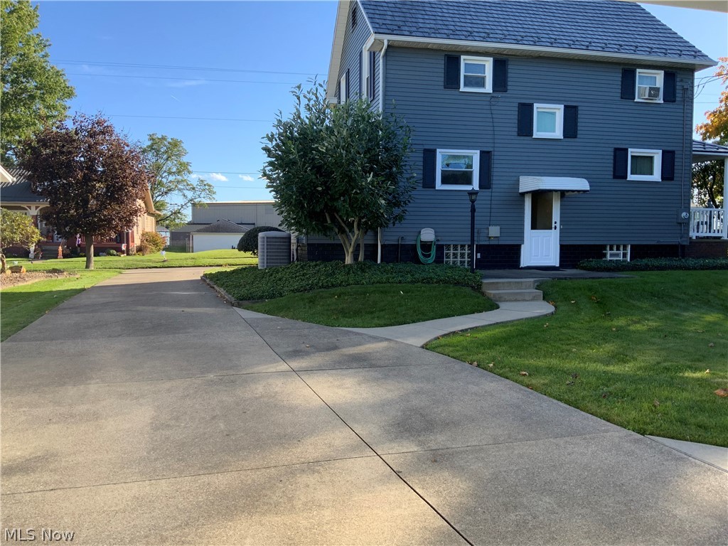 408 Stewart Avenue NE Carrollton OH 44615