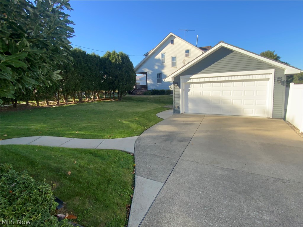 408 Stewart Avenue NE Carrollton OH 44615