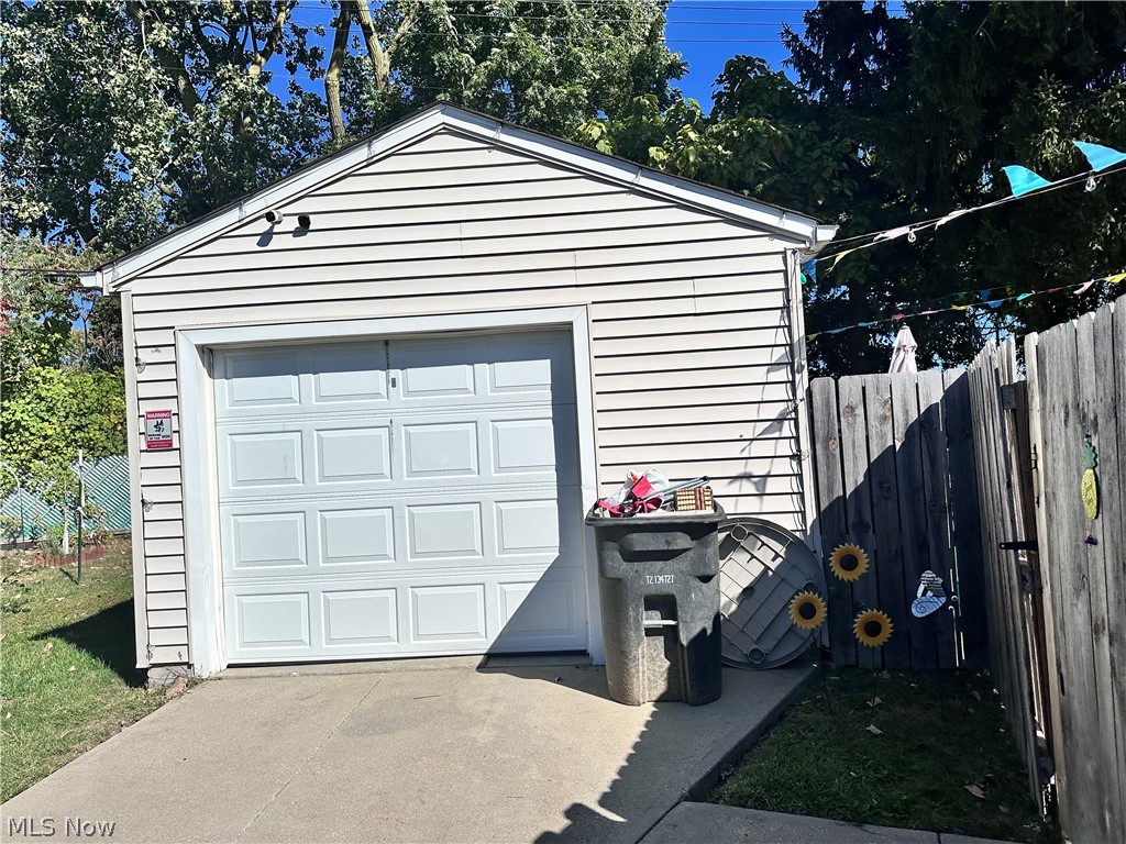 4133 Busa Oval Warrensville Heights OH 44128