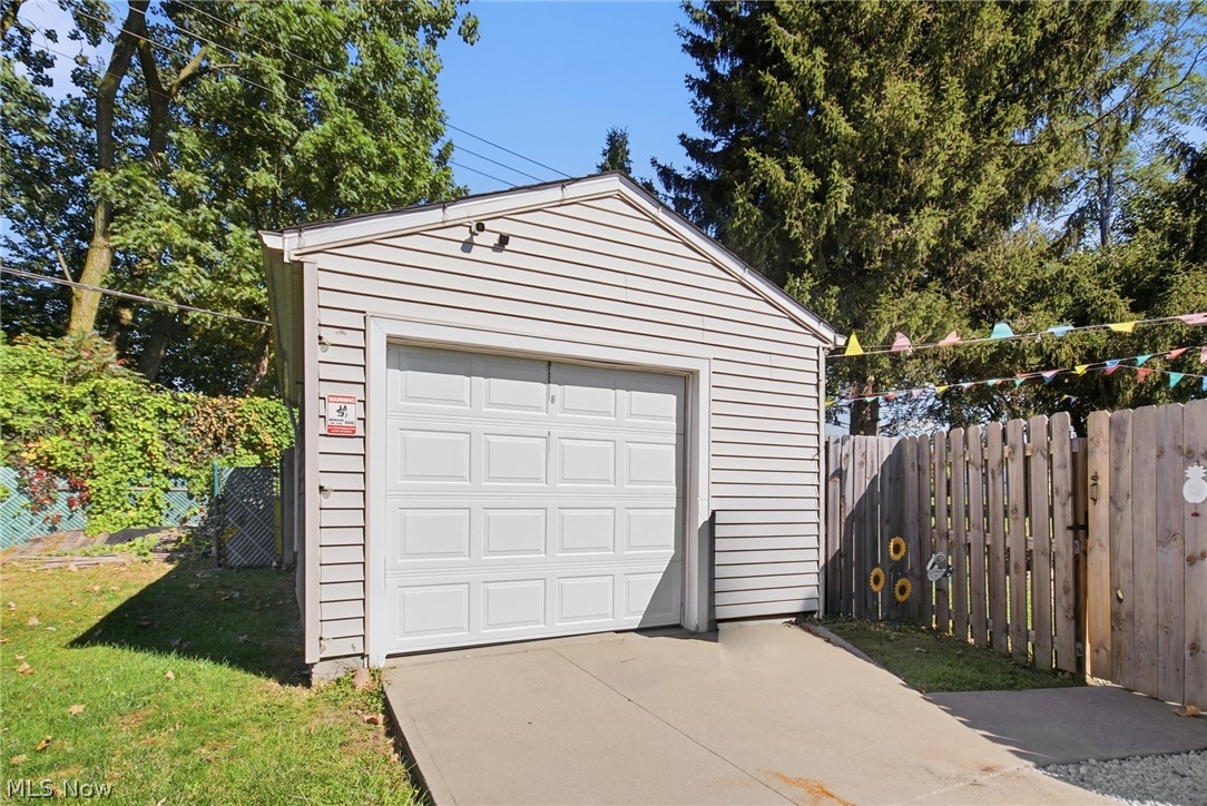 4133 Busa Oval Warrensville Heights OH 44128