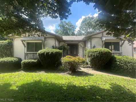6425 Woodmoor Avenue NW Canton OH 44718