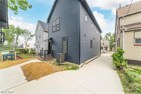 1886 Woodlawn Avenue Cleveland OH 44112