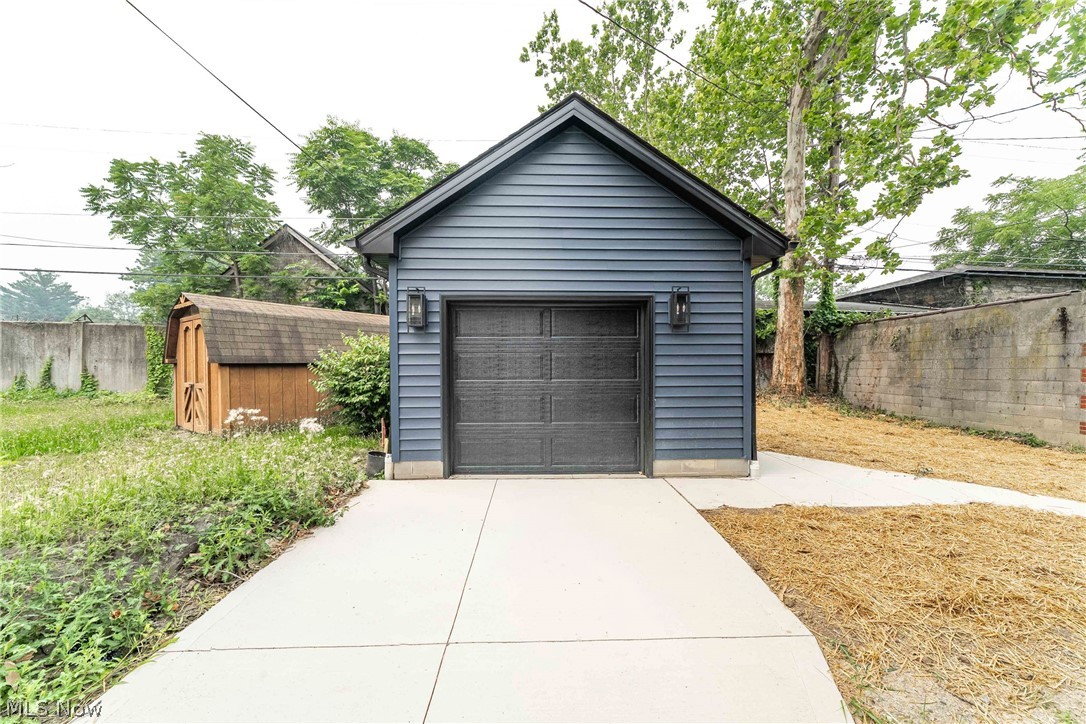 1886 Woodlawn Avenue Cleveland OH 44112