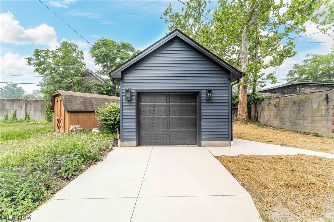 1886 Woodlawn Avenue Cleveland OH 44112