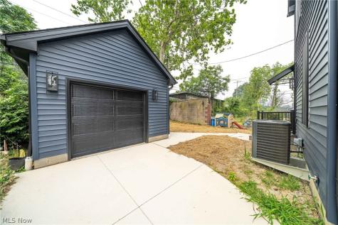 1886 Woodlawn Avenue Cleveland OH 44112