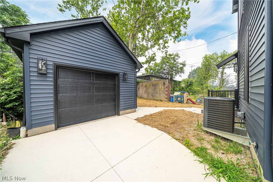 1886 Woodlawn Avenue Cleveland OH 44112