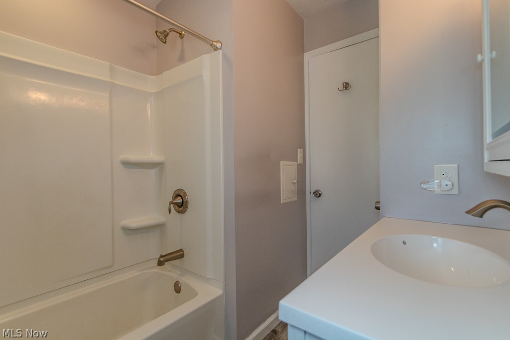 253 E 288th Street Willowick OH 44095