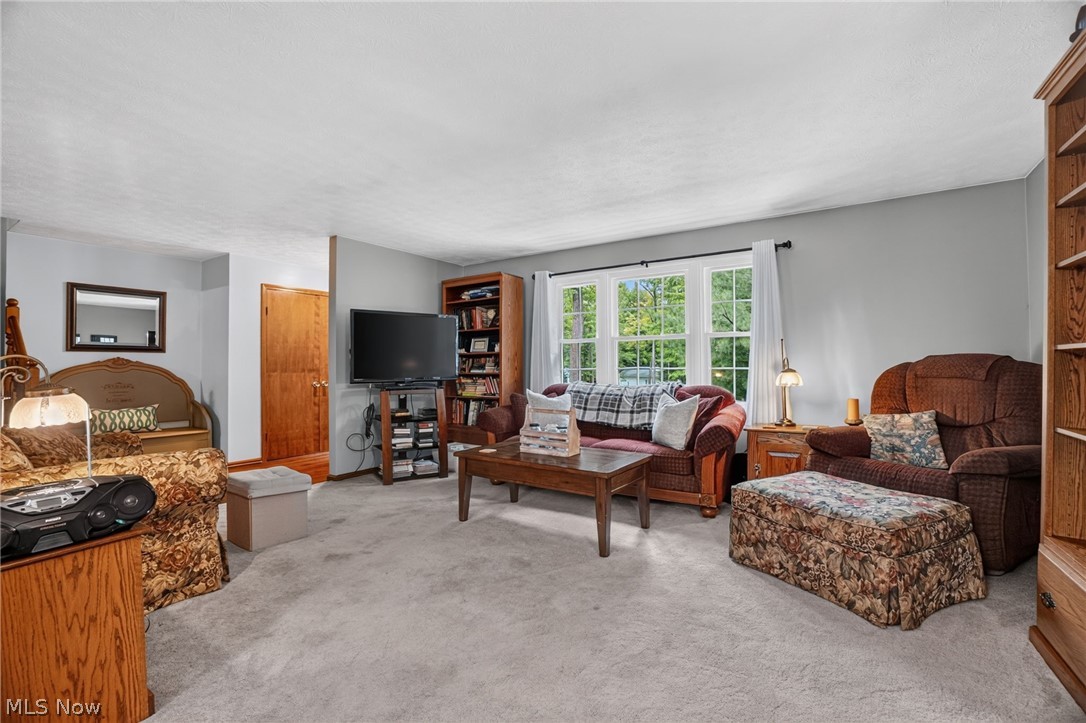 15000 S Crestwood Drive Middlefield OH 44062