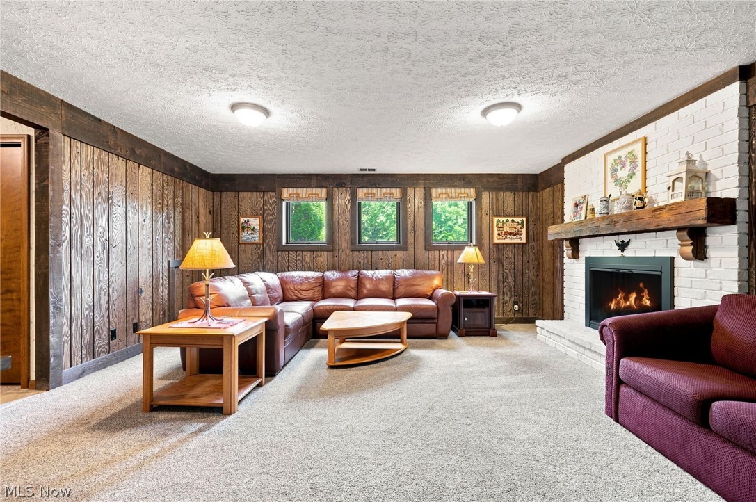 140 Hemlock Cuyahoga Falls OH 44223