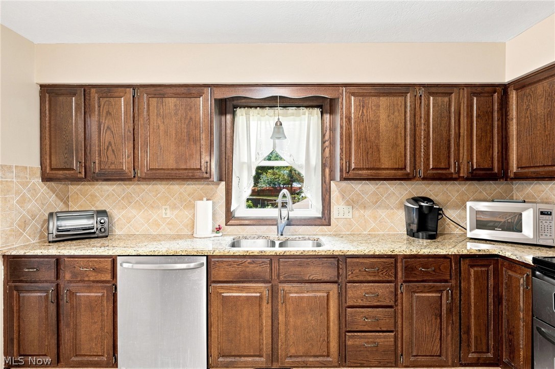 140 Hemlock Cuyahoga Falls OH 44223