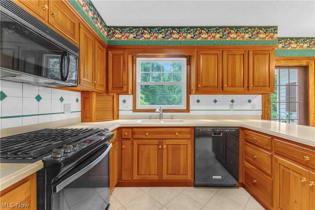 29480 Goulders Green Bay Village OH 44140