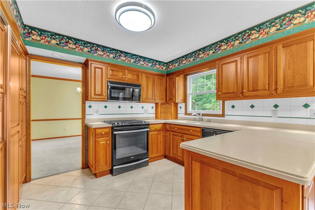 29480 Goulders Green Bay Village OH 44140