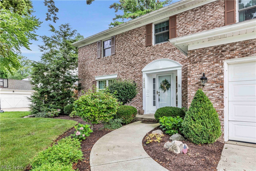 29480 Goulders Green Bay Village OH 44140