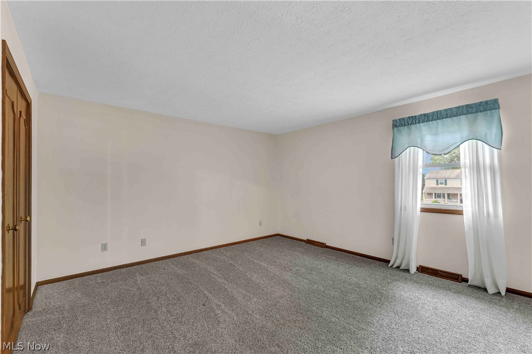 29480 Goulders Green Bay Village OH 44140