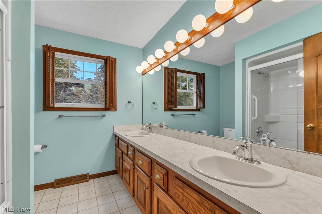 29480 Goulders Green Bay Village OH 44140