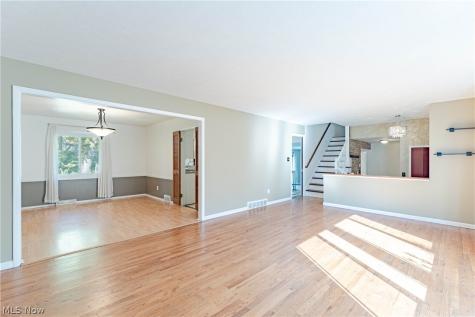 5283 Hickory Drive Lyndhurst OH 44124