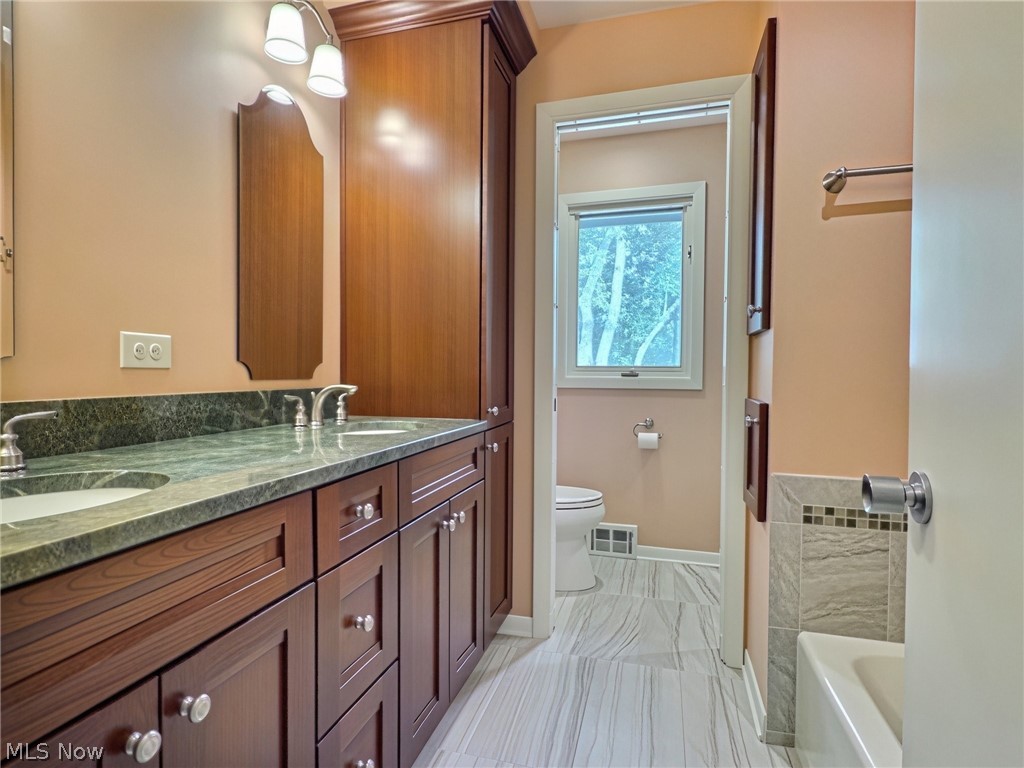 2025 Lyndway Road Lyndhurst OH 44121