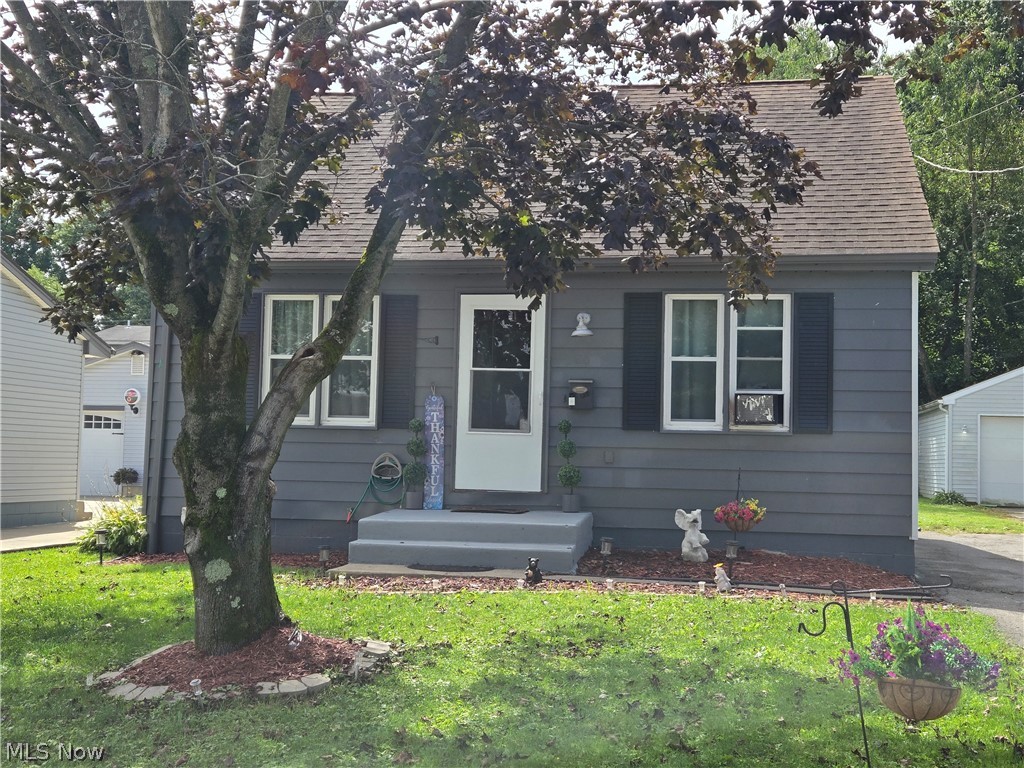 80 Omar Street Struthers OH 44471