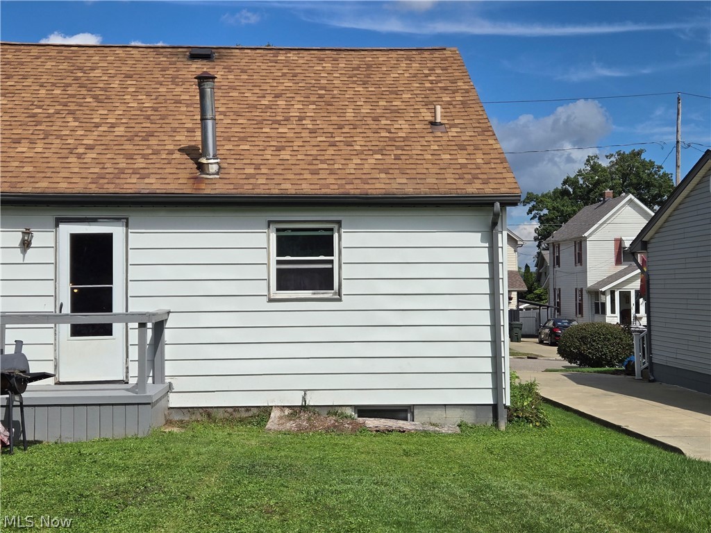 80 Omar Street Struthers OH 44471