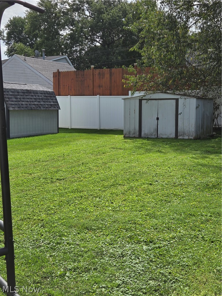 80 Omar Street Struthers OH 44471
