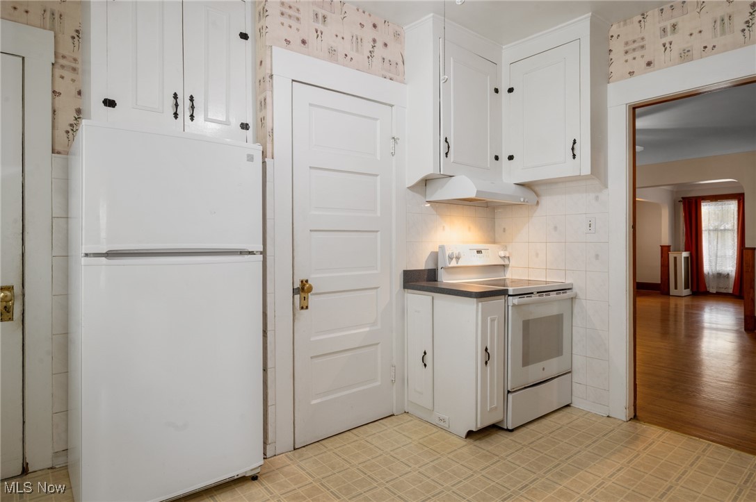 1669 Robinwood Avenue Lakewood OH 44107