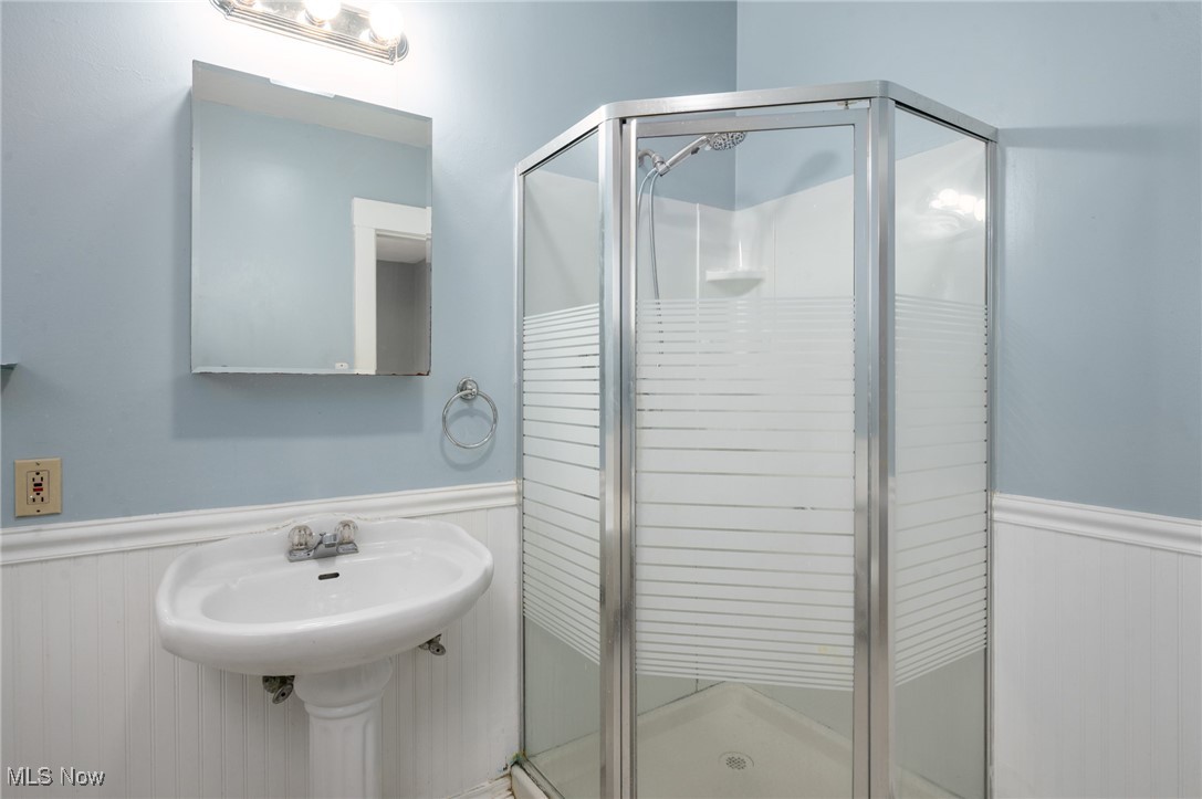 1669 Robinwood Avenue Lakewood OH 44107