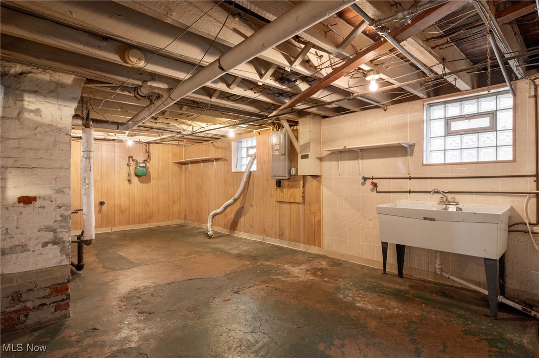 1669 Robinwood Avenue Lakewood OH 44107