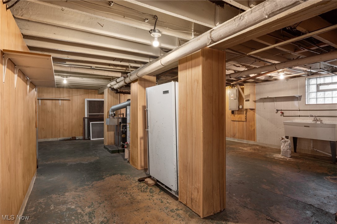 1669 Robinwood Avenue Lakewood OH 44107