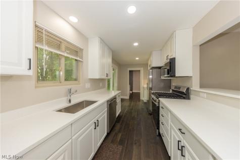 33 Oviatt Drive Northfield OH 44067