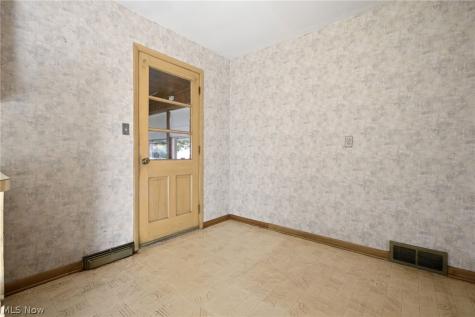 5451 Hill Street Maple Heights OH 44137