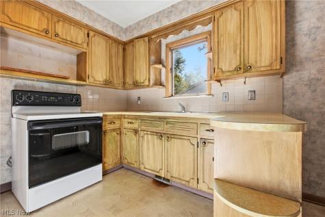 5451 Hill Street Maple Heights OH 44137