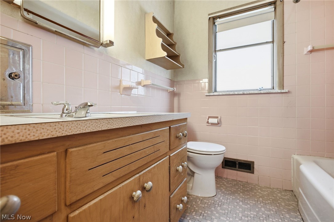 5451 Hill Street Maple Heights OH 44137