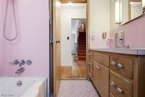 5451 Hill Street Maple Heights OH 44137
