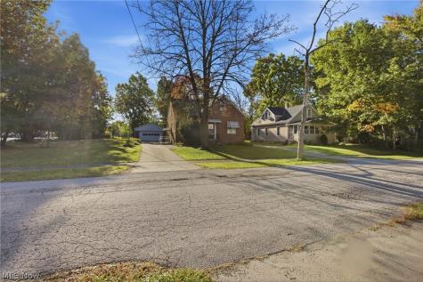 5451 Hill Street Maple Heights OH 44137
