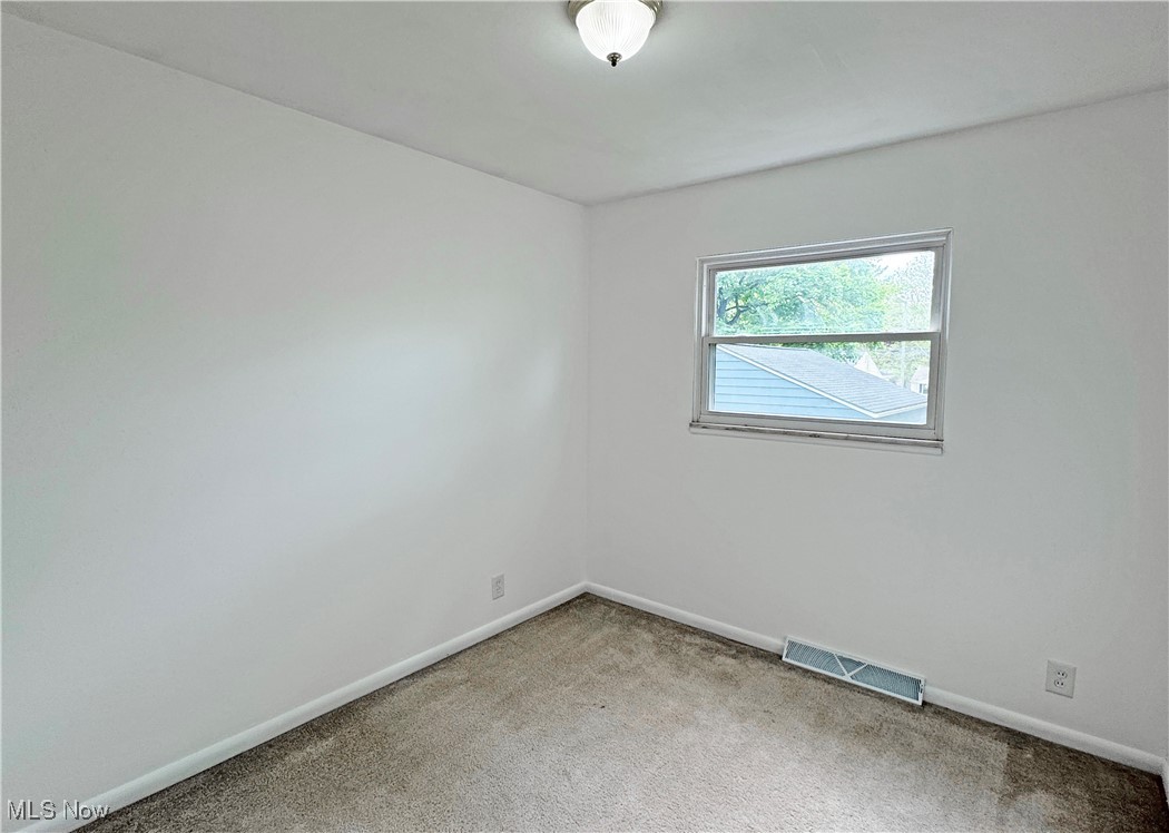 1102 Madrid Drive Akron OH 44313