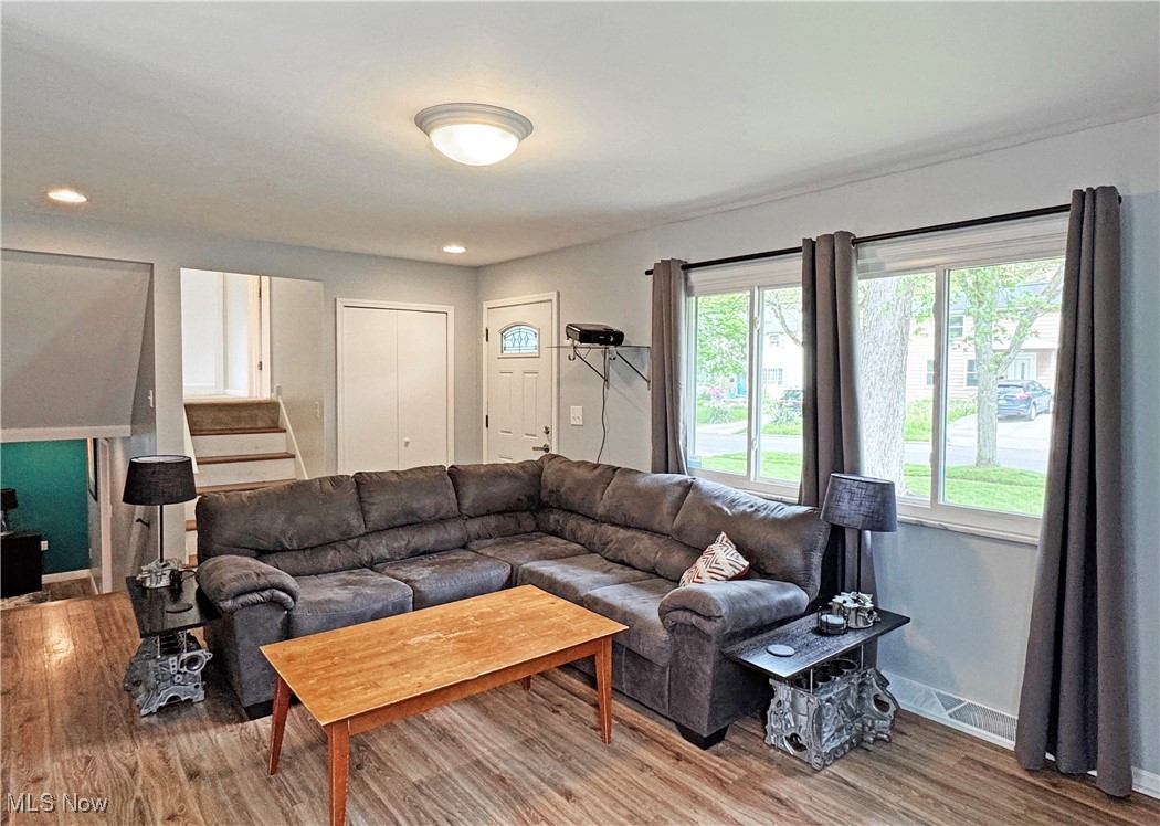 1102 Madrid Drive Akron OH 44313