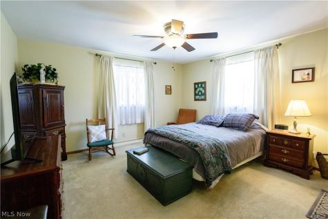 1009 Fair Oaks Avenue SW North Canton OH 44720