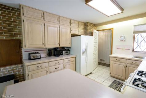 1009 Fair Oaks Avenue SW North Canton OH 44720