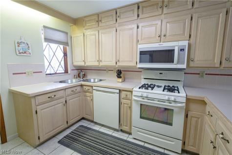 1009 Fair Oaks Avenue SW North Canton OH 44720