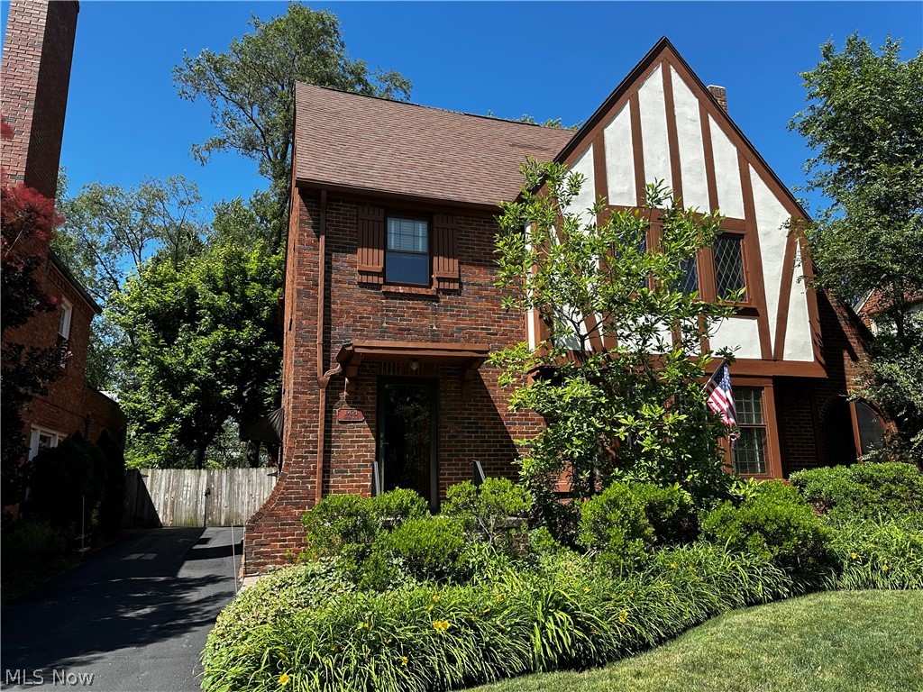 19621 Sussex Road Shaker Heights OH 44122