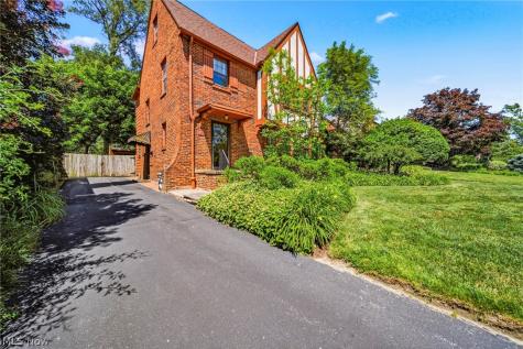 19621 Sussex Road Shaker Heights OH 44122