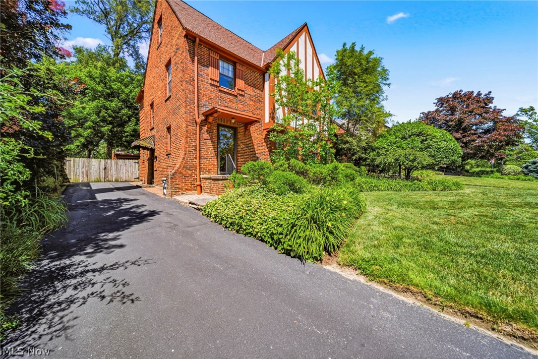 19621 Sussex Road Shaker Heights OH 44122