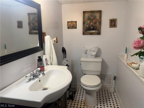8150 Rushton Drive Mentor OH 44060
