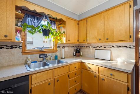 2238 Cooledge Avenue Akron OH 44305