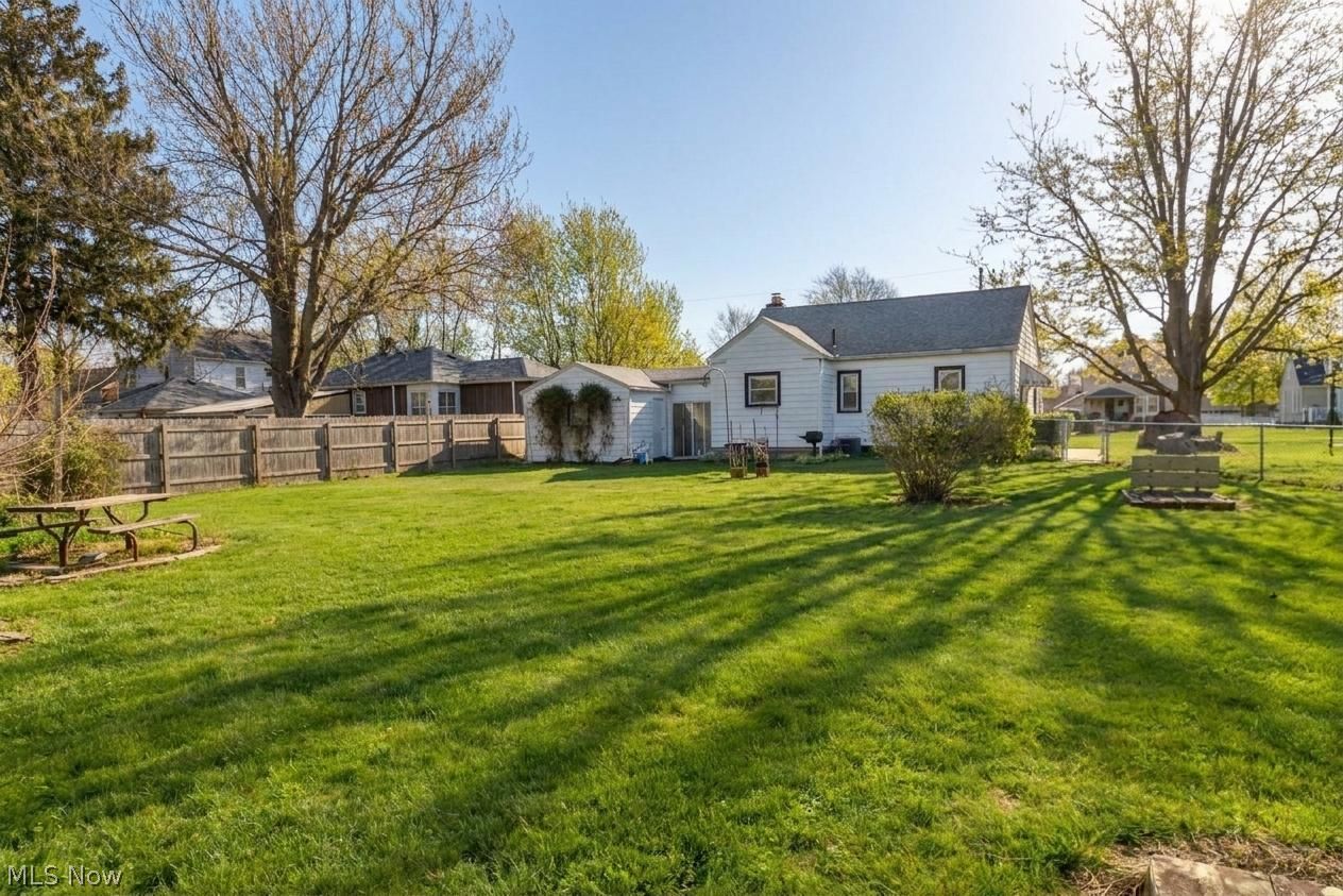 229 Courtland Street Elyria OH 44035