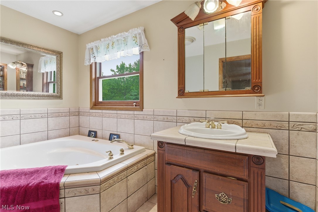 5738 Dewey Road Madison OH 44057