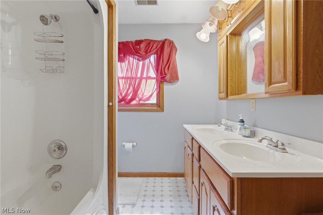 5738 Dewey Road Madison OH 44057