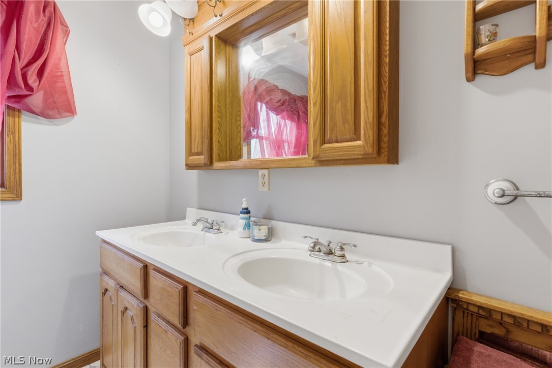 5738 Dewey Road Madison OH 44057