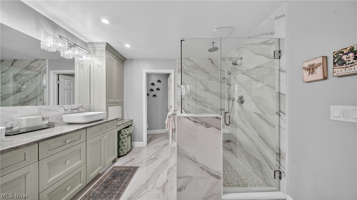 25 Hopewell Trail Chagrin Falls OH 44022