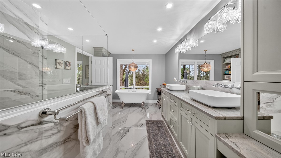 25 Hopewell Trail Chagrin Falls OH 44022